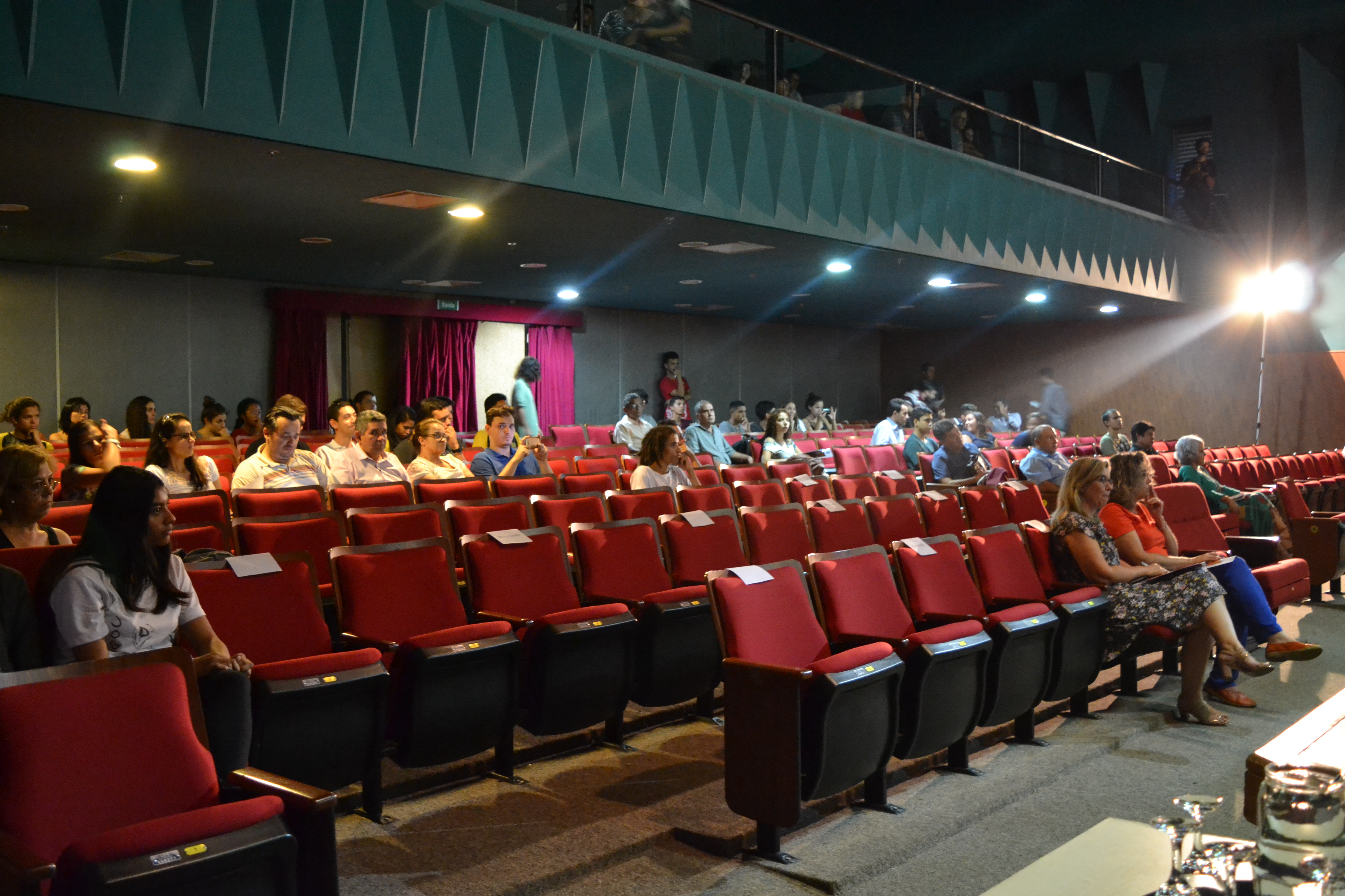 Público durante o primeiro dia de atividades do Seminário de Metais